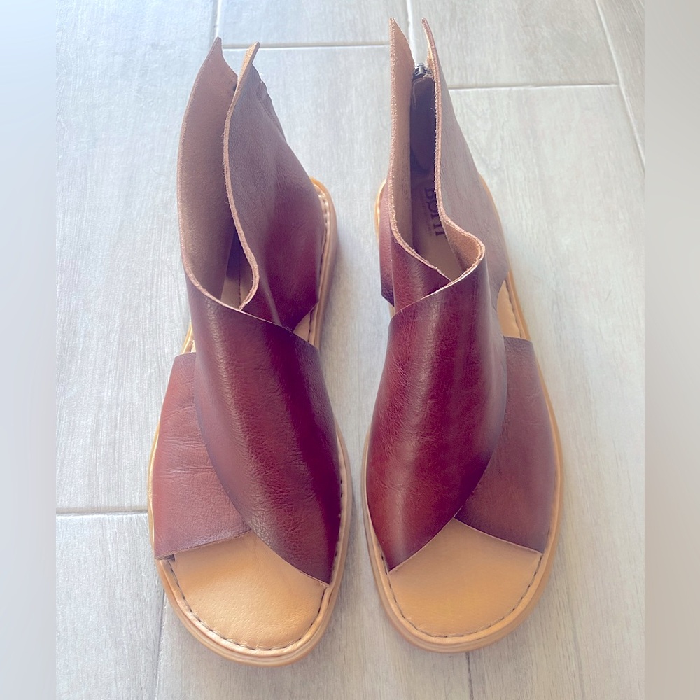 Born Women's Iwa Leather Sandal in Dark Tan